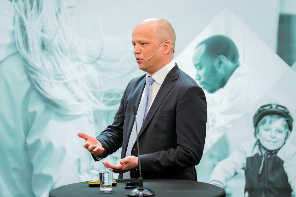 Finansminister Trygve Slagsvold Vedum har lovet at avgiften skal vekk før valget i 2025, men han vil ikke svare på når. Slik uforutsigbarhet og vage løfter er svært uheldig for næringslivet i Oslo og resten av landet, skriver Mariette Christophersen Bøe. Finansminister Trygve Slagsvold Vedum (Sp)