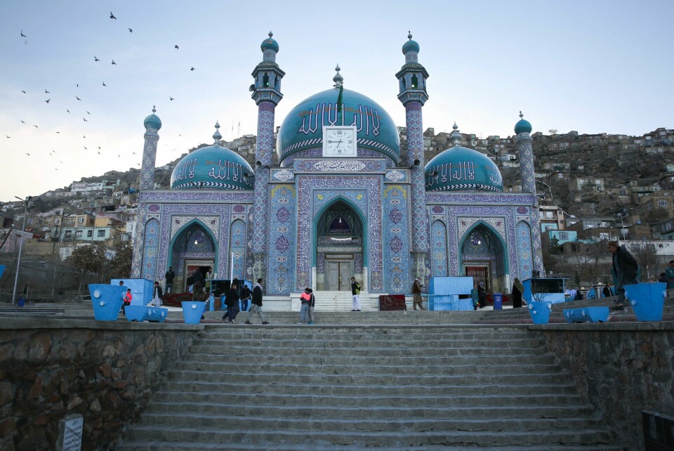 Afghanere vandrer ved Hazara's Sakhi helligdom i Kabul, der profeten Muhammeds frakk skal ha blitt oppbevart. Et av mange mulige afghanske turistmål når Taliban nå ønsker flere turister til landet. Afghanere vandrer ved Hazara's Sakhi helligdom i Kabul, der profeten Muhammeds frakk skal ha blitt oppbevart. Et av mange mulige afghanske turistmål når Taliban nå ønsker flere turister til landet. Foto: Siddiqullah Alizai/AP/NTB