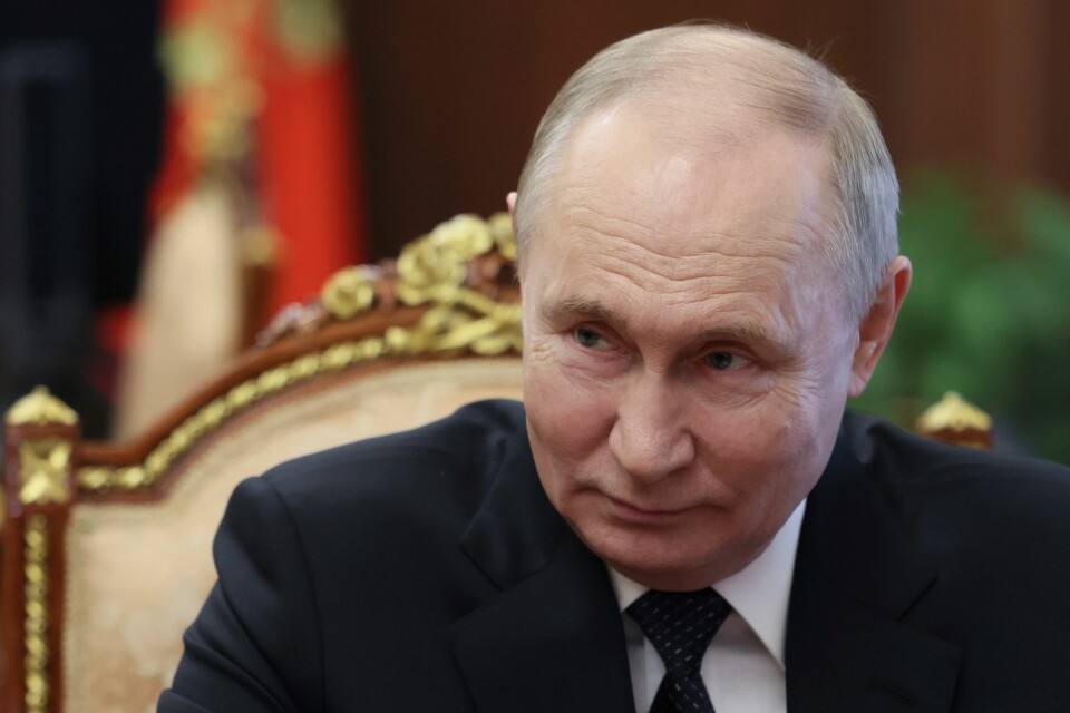 Russlands president Vladimir Putin. Russian President Vladimir Putin listens to Rector of the Lomonosov Moscow State University Viktor Sadovnichy after congratulating him on his 85th birthday during their meeting at the Kremlin in Moscow, Russia, Wednesday, April 3, 2024. (Mikhail Metzel, Sputnik, Kremlin Pool Photo via AP)