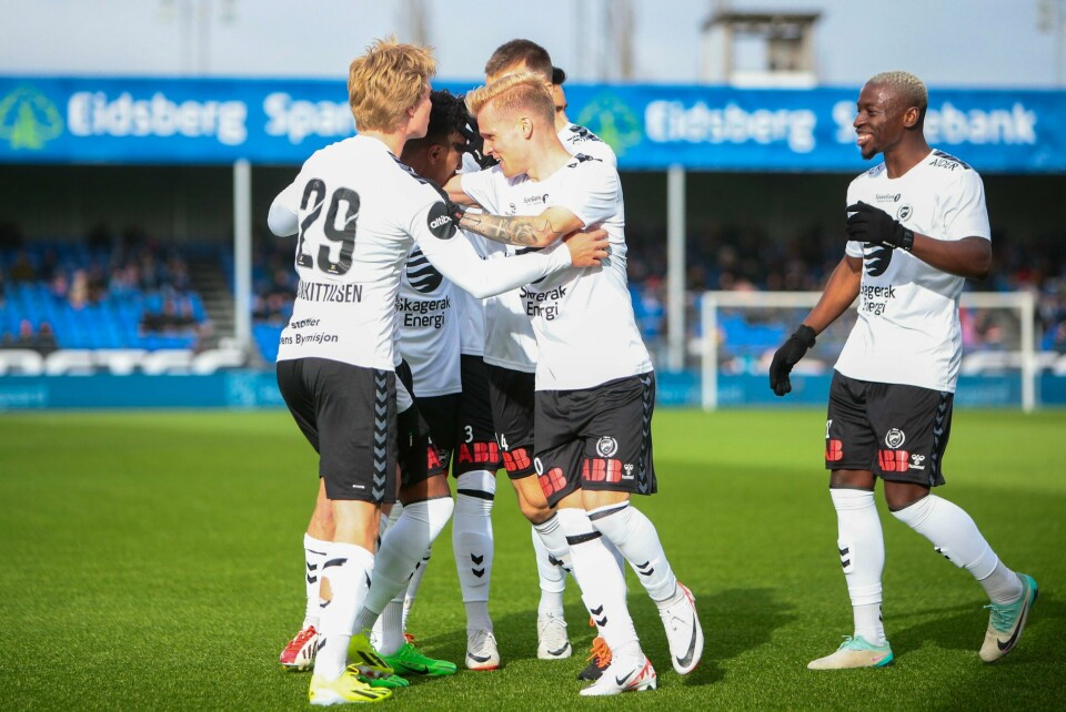 Odd-spillerne feirer 1-0 scoringen til Faniel Tewelde mot Sarpsborg. Odd-spillerne feirer 1-0 scoringen til Faniel Tewelde mot Sarpsborg. Foto: Christoffer Andersen / NTB