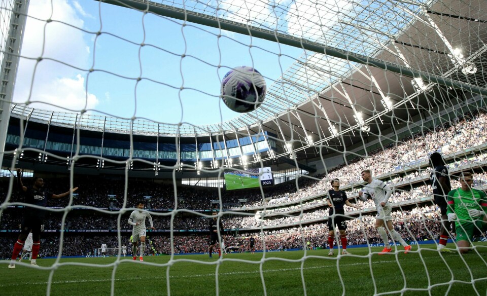 En mann ble knivstukket til døde utenfor Tottenhams stadion. En mann ble knivstukket til døde utenfor Tottenhams stadion. Foto: Steven Paston / PA via AP / NTB.