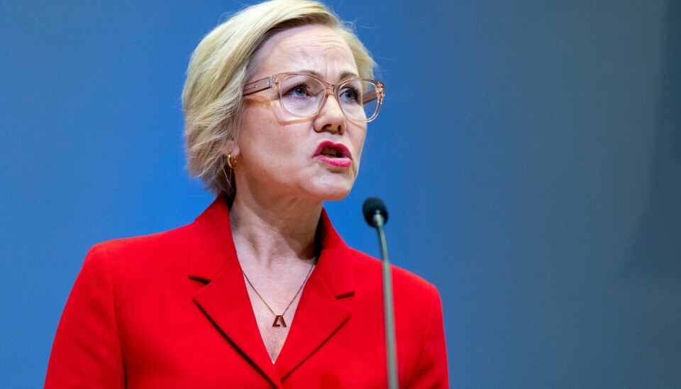 Ingvild Kjerkol får sannsynligvis ikke svar på klagenemndas master-avgjørelse før torsdag. Helseminister Ingvild Kjerkol (Ap) har besluttet at det skal legges til rette for et fødetilbud ved Elverum sykehus. Foto: Håkon Mosvold Larsen / NTB