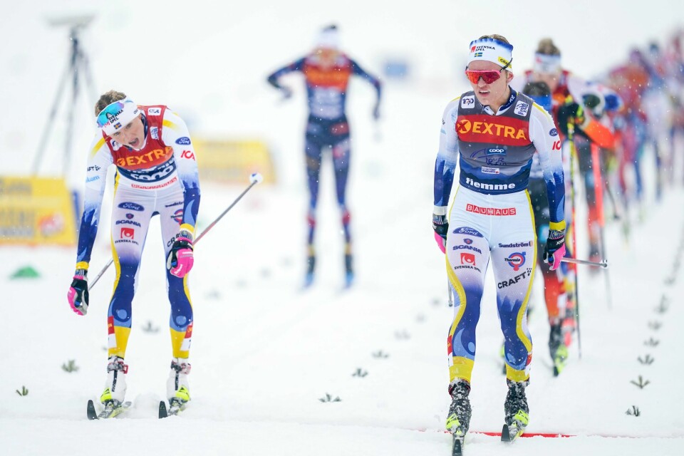 Linn Svahn (til høyre) og Frida Karlsson under 15 km fellesstart for kvinner i Val di Fiemme 6. januar. Da ble de nummer én og to. Linn Svahn (til høyre) tok seieren foran Frida Karlsson under 15 km fellesstart for kvinner i Val di Fiemme. Foto: Terje Pedersen / NTB