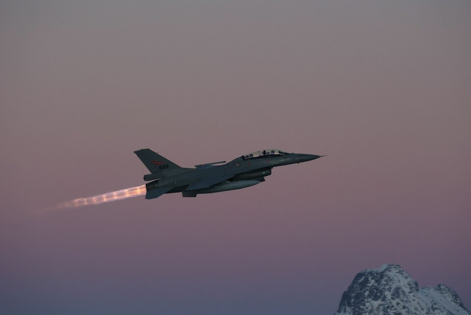 Norge samarbeider allerede i dag med EU-land i forsvarspolitikken. Blant annet har Norge donert jagerfly til Ukraina, mens danskene trener opp ukrainske piloter. Norge samarbeider allerede i dag med EU-land i forsvarspolitikken. Blant annet har Norge donert jagerfly til Ukraina, mens danskene trener opp ukrainske piloter.