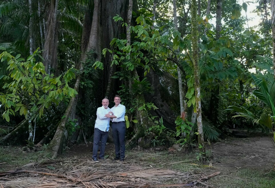Brasils president Lula da Silva (t.v.) sammen med Frankrikes president Emmanuel Macron under et besøk i forrige måned i nærheten av Belém, ved munningen til Amazonaselva. Brasils president Lula da Silva (t.v.) sammen med Frankrikes president Emmanuel Macron under et besøk i forrige måned i nærheten av Belém, ved munningen til Amazonaselva. Foto: Eraldo Peres / AP / NTB