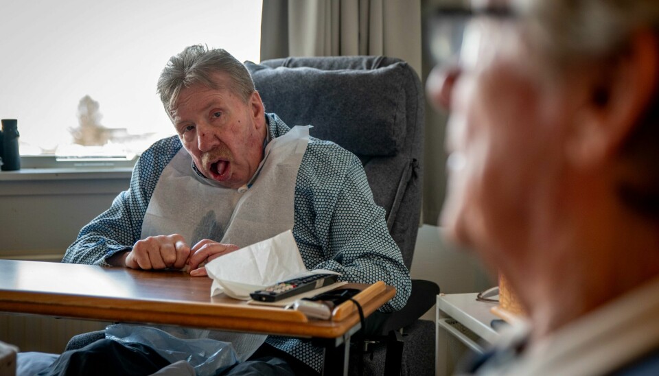 Etter rundt 15 år ut i Nordsjøen, ble Josef Heng sendt i land i 1993 og ble ufør som 38-åring. Etter rundt 15 år ut i Nordsjøen, ble Josef Heng sendt i land i 1993 og ble ufør som 38-åring.