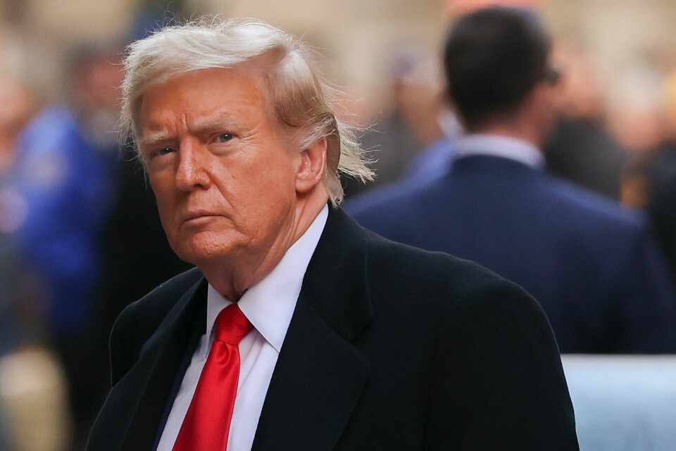 Ekspresident Donald Trump har igjen blikket festet på Det hvite hus i USA. FILE - Former President Donald Trump arrives for a press conference at 40 Wall Street after a pre-trial hearing at Manhattan criminal court, March 25, 2024, in New York. Days after a New York judge expanded a gag order on Trump meant to curtail “inflammatory” speech ahead of his upcoming criminal hush money trial, the former president tested its limits by disparaging two key witnesses in the case as liars. (AP Photo/Yuki Iwamura, file)
