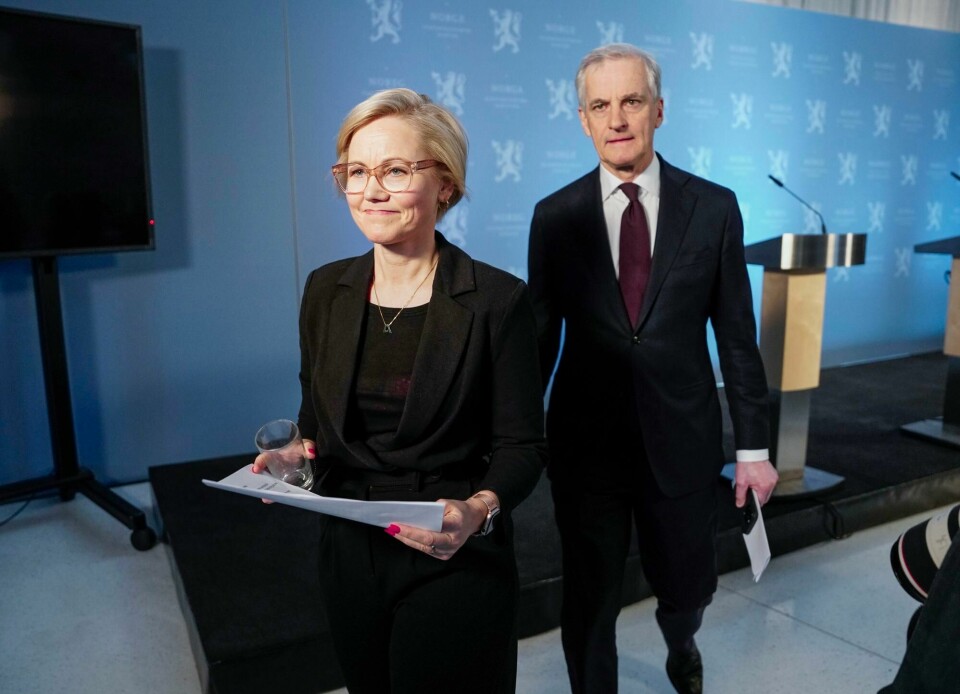 Statsminister Jonas Gahr Støre (Ap) og helse- og omsorgsminister Ingvild Kjerkol (Ap) skiller lag i regjeringen. Det måtte bli slik etter at Kjerkol er tatt for å jukse i masteroppgaven sin, skriver vår kommentator. Statsminister Jonas Gahr Støre (Ap) og helse- og omsorgsminister Ingvild Kjerkol (Ap) skiller lag i regjeringen. Det måtte bli slik etter at Kjerkol er tatt for å jukse i masteroppgaven sin, skriver vår kommentator.
