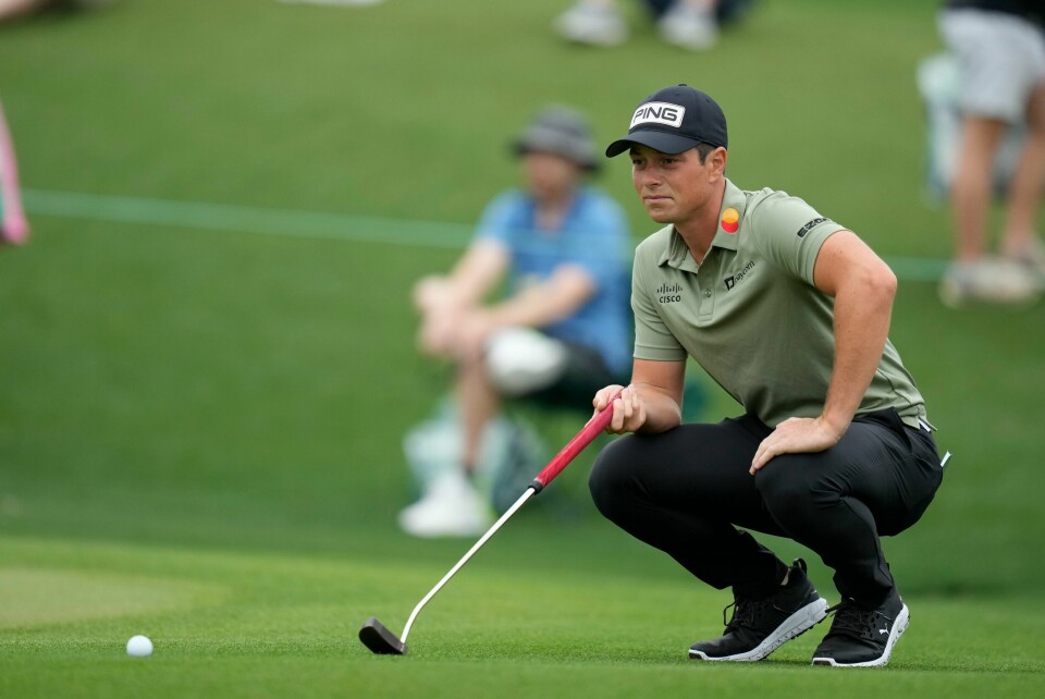 Viktor Hovland sliter i US Masters. Foto: Ashley Landis / AP / NTB