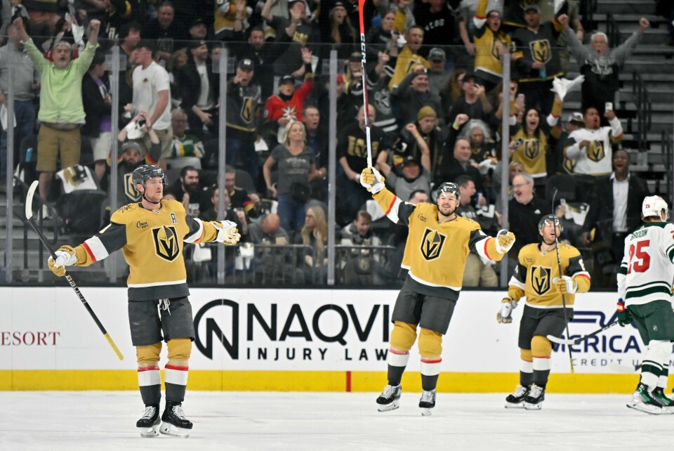 Vegas Golden Knights smadret Minnesota Wild foran eget publikum. Her har Jack Eichel satt inn 3-0-målet i åpningsperioden. Vegas Golden Knights smadret Minnesota Wild foran eget publikum. Her har Jack Eichel satt inn 3-0-målet i åpningsperioden. Foto: David Becker / AP / NTB