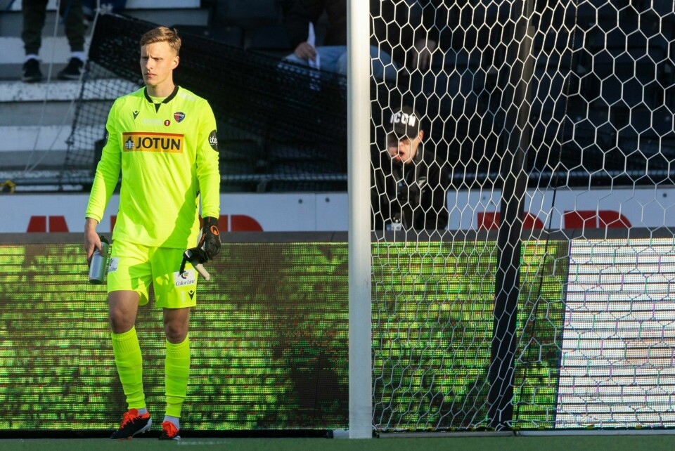 Sandefjord-keeper Hugo Keto depper etter tabbemålet mot Odd på Skagerak arena. Sandefjord-keeper Hugo Keto depper etter tabbemålet mot Odd på Skagerak arena.