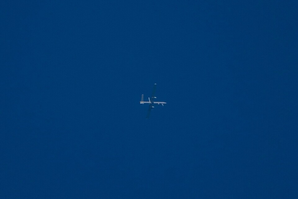 En israelsk drone flyr over Israel søndag, etter Irans angrep som startet lørdag kveld. En israelsk drone flyr over Israel søndag, etter Irans angrep som startet lørdag kveld. Foto: Ariel Schalit / AP / NTB