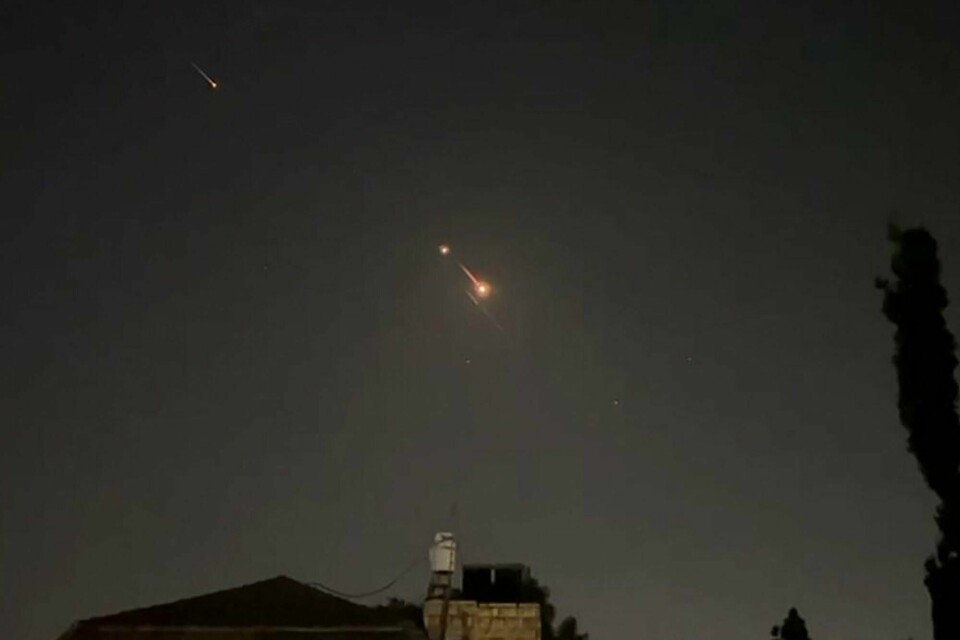 Iran skjøt opp hundrevis av droner og raketter rettet mot Israel natt til søndag. Iran skjøt opp hundrevis av droner og raketter rettet mot Israel natt til søndag.
