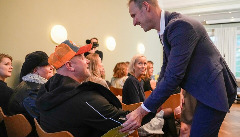 Bjørn Olav Jahr hilser på Viggo Kristansen under tildelingen av Fritt Ords Honnør-pris. Journalist og forfatter Bjørn Olav Jahr (54) hilser på Viggo Kristansen i forbindelse med at Jahr ble tildelt Fritt Ords Honnør for grundig og standhaftig journalistikk som avdekket justismord i Baneheia-saken og bidro til oppheving av erstatningsdommen mot fetteren i Birgitte Tengs-saken. Foto: Beate Oma Dahle / NTB
