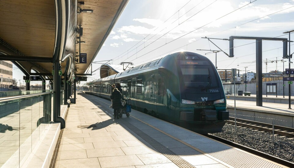 Tog R22 til Mysen på Ski stasjon. Tog R22 til Mysen på Ski stasjon.