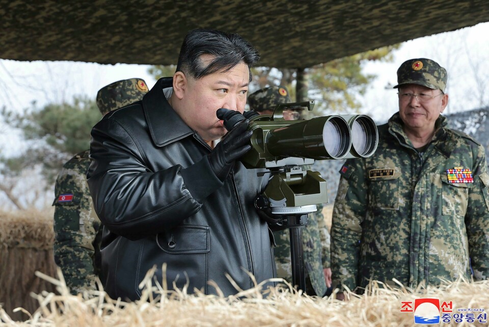 Nord-Koreas leder Kim Jong-un overvåker en militærøvelse 7. mars. Nord-Koreas leder Kim Jong-un overvåker en militærøvelse 7. mars. Foto: KCNA / AP / NTB