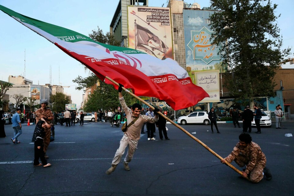 Utenriksdepartementet skjerper reiserådet for Iran. Her fra en anti-israelsk demonstrasjon i Teheran mandag. Utenriksdepartementet skjerper reiserådet for Iran. Her fra en anti-israelsk demonstrasjon i Teheran mandag.