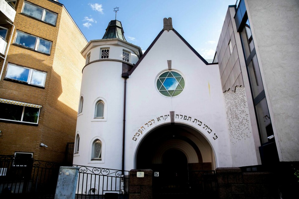 Synagogen på St. Hanshaugen i Oslo er god bevoktet for tiden. Antisemittismen må bekjempes, igjen og igjen. Synagogen på St. Hanshaugen i Oslo er god bevoktet for tiden. Antisemittismen må bekjempes, igjen og igjen.