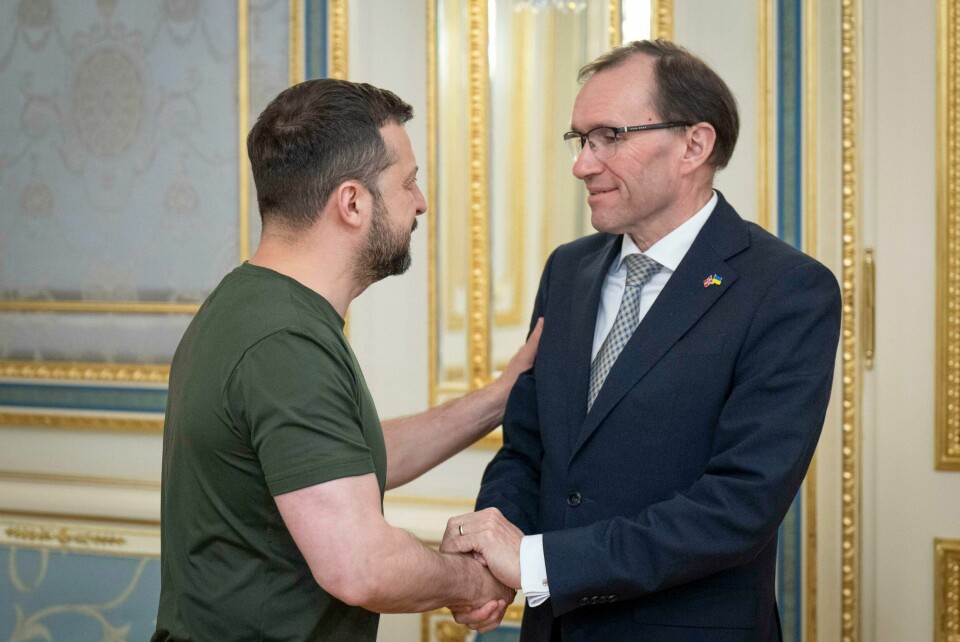 Ukrainas president Volodymyr Zelenskyj (t.v.) fra da han tok imot Norges utenriksminister Espen Barth Eide (Ap) i Kyiv i Ukraina mandag. Ukrainas president Volodymyr Zelenskyj tok imot utenriksminister Espen Barth Eide (Ap) i Kyiv i Ukraina mandag. Foto: Ukrainas presidentkontor / handout / NTB