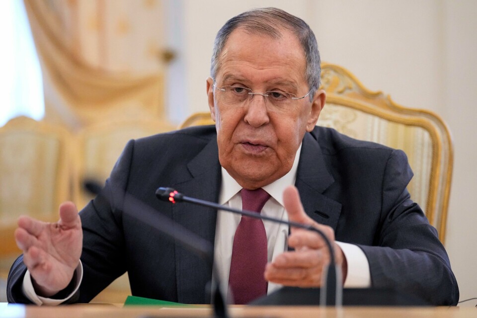 Russlands utenriksminister Sergej Lavrov fyrer stadig løs mot Vesten.