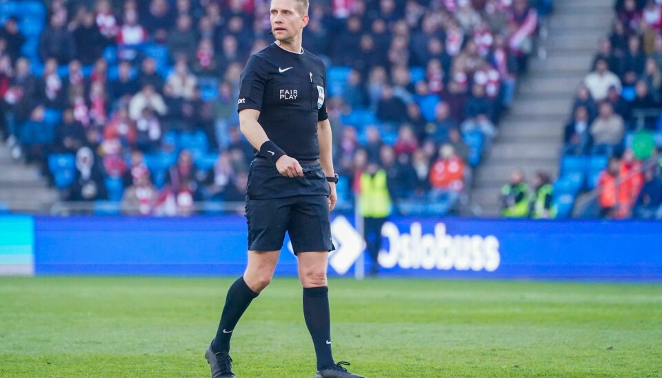Dommer Espen Eskås hadde hovedansvaret under helgens Oslo-derby på Ullevaal. Dommer Espen Eskås hadde hovedansvaret under helgens Oslo-derby på Ullevaal.Foto: Terje Pedersen / NTB
