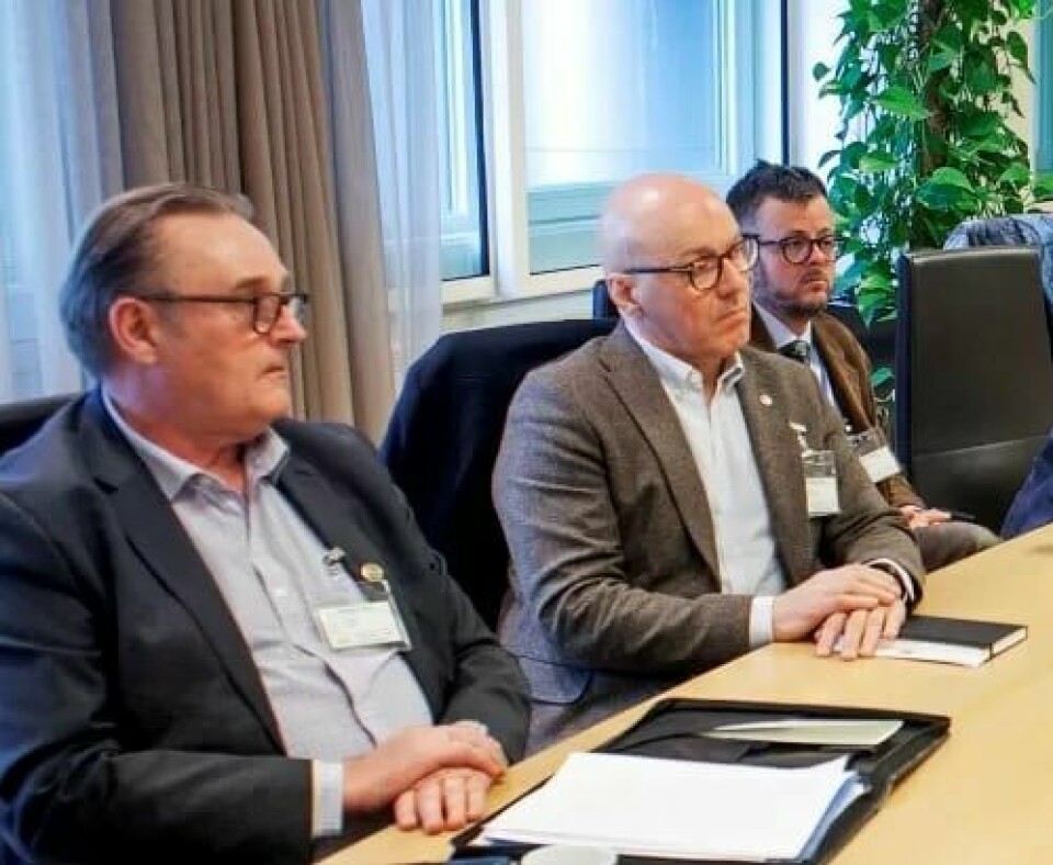 NSF-leder Kurt Inge Angell (i midten) er kritisk til forslaget til ny kriselov. Til venstre Hans Sande fra Sjøoffisersforbundet og til høyre rådgiver Stian Grøthe. NSF-leder Kurt Inge Angell (i midten) er kritisk til forslaget til ny kriselov. Til venstre Hans Sande fra Sjøoffisersforbundet og til høyre rådgiver Stian Grøthe.