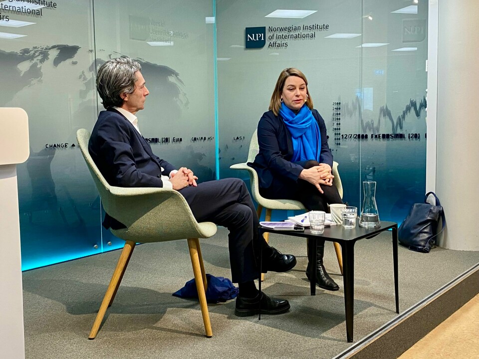 Márta Pardavi, leder for den ungarske Helsingforskomiteen, gjestet Oslo og Nupis Ungarn-seminar tirsdag. Her med ordstyrer og Nupi-forsker Cristophe Hillion. Márta Pardavi, leder for den ungarske Helsingforskomiteen, gjestet Oslo og Nupis Ungarn-seminar tirsdag. Her med ordstyrer og Nupi-forsker Cristophe Hillion.