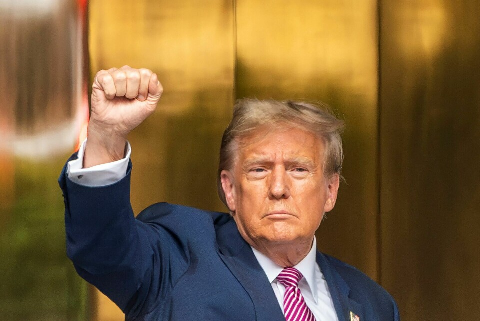 Ekspresident Donald Trump har igjen blikket rettet mot Det hvite hus. Republican presidential candidate and former U.S. President Donald Trump gestures as he arrives to Trump tower during the day of his trial over charges that he falsified business records to conceal money paid to silence porn star Stormy Daniels in 2016, in New York City, U.S. , April 19, 2024. REUTERS/Eduardo Munoz