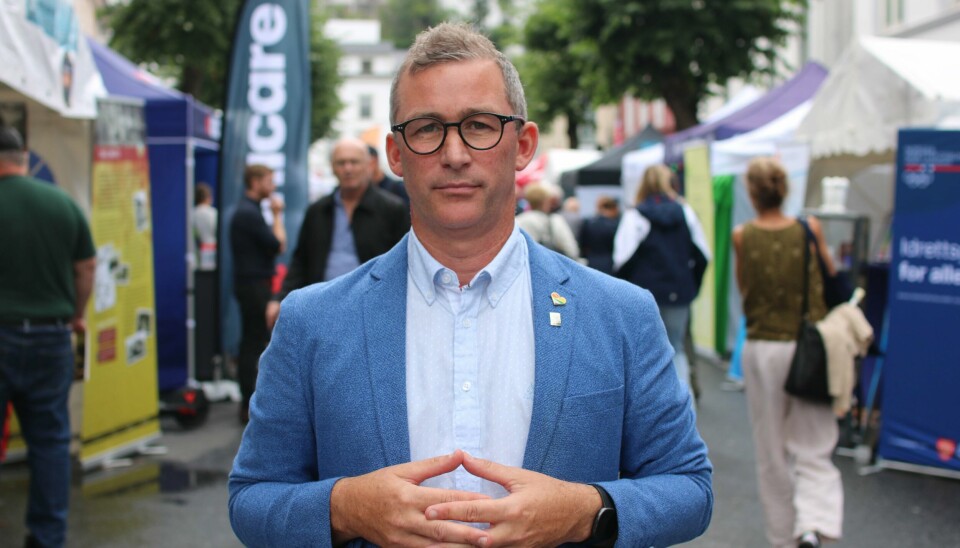 Christopher Beckham er forbundsleder i Handel og Kontor. Han mener ønsket om søndagsåpne butikker viser at Høyre ikke er på arbeidsfolks side. Bechham i Arendalsuka