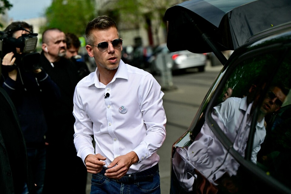 Peter Magyar har hos mange ungarere vekket til live den politiske interessen. Peter Magyar, a lawyer and businessman formerly close to Hungary's ruling nationalist government, walks next to a car, in Budapest, Hungary, April 6, 2024. REUTERS/Marton Monus