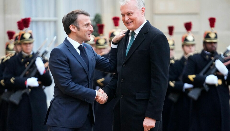 Frankrikes president Emmanuel Macron og Litauens president Gitanas Nauseda er enige om at europeiske bakkestyrker i Ukraina ikke kan utelukkes uten videre. President Emmanuel Macron og Litauens president Gitanas Nauseda.