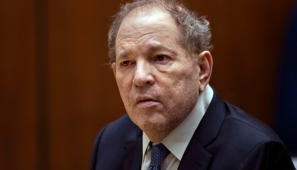 Voldtektssaken mot filmprodusent Harvey Weinstein i New York blir gjennomført på nytt. Forrige uke ble dommen mot ham opphevet på grunn av dommerfeil. Voldtektssaken mot filmprodusent Harvey Weinstein i New York blir gjennomført på nytt. Forrige uke ble dommen mot ham opphevet på grunn av dommerfeil. Foto: Etienne Laurent / Pool Photo via AP / NTB