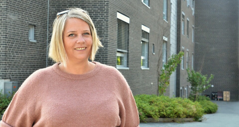 BraNok og Hege Hansen hjelper økonomisk hardt pressede familier. Nå bidrar hun til at en tenåring får feiret konfirmasjon. – Konfirmanten fra familien som sliter økonomisk gruer seg til første skoledag etter markeringen. Det overrasker meg ikke, sier hun. Konfirmanten fra familien som sliter økonomisk gruer seg til første skoledag etter feiringen. Det overrasker ikke Hege Hansen som nå bidrar til at det faktisk blir en konfirmasjonsfeiring.