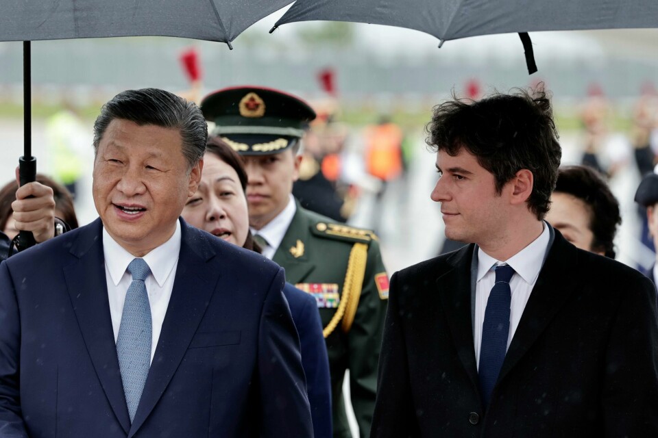 Kinas president Xi Jinping ble møtt av den franske statsministeren Gabriel Attal på Orly-flyplassen like sør for Paris søndag ettermiddag. Kinas president Xi Jinping ble møtt av den franske statsministeren Gabriel Attal på Orly-flyplassen like sør for Paris søndag ettermiddag. Foto: Stephane de Sakutin / AP / NTB