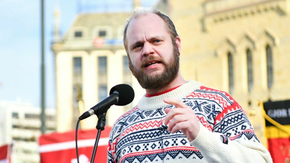 Mimir Kristjansson (R) mener det haster med å få utbetalt erstatning til oljepionerer som har fått yrkesskade av å jobbe for staten Norge. Mimir Kristjansson (R) mener det viktigste vi kan gjøre for lavtlønte på kort sikt er å kutte i regningsbunken, innføre makspris på strøm og kutte i skatter og avgifter.