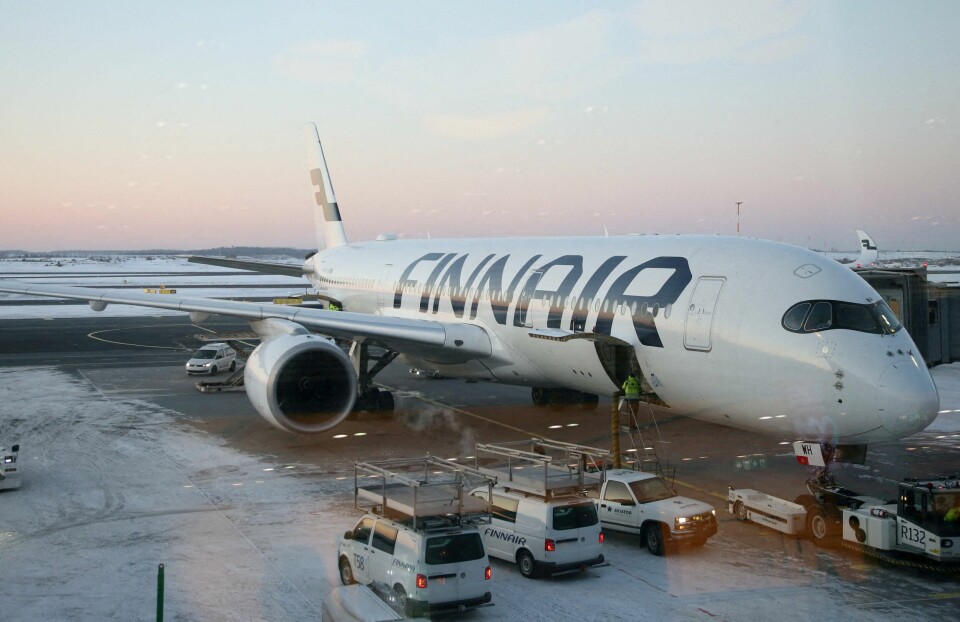 Finske Finnair kunngjorde nylig at selskapet tar en måneds pause i flygingene til Tartu i Estland. FILE PHOTO: FILE PHOTO: FILE PHOTO: A Finnair plane is seen on the tarmac at Helsinki-Vantaa airport, Vantaa, Finland, February 9, 2024. REUTERS/Tom Little/File Photo/File Photo/File Photo