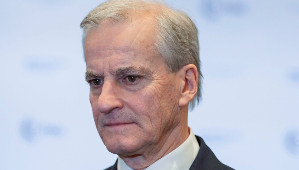 Statsminister Jonas Gahr Støre. Statsminister Jonas Gahr Støre (Ap) reiser mandag til Røros for å delta på Rørosmartnan. På Røros lufthavn har bønder møtt opp for å protestere. Foto: Javad Parsa / NTB