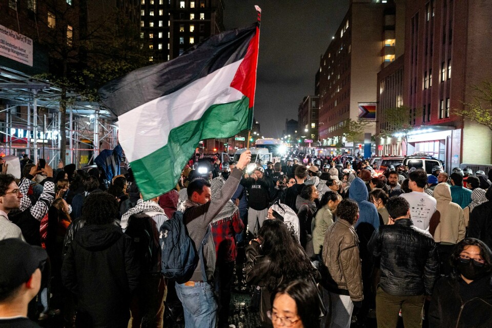 Det har blitt gjennomført en rekke propalestinske demonstrasjoner på amerikanske universiteter den siste tiden. Her fra en demonstrasjon nær Columbia-universitetet i New York City 30. april. Det har blitt gjennomført en rekke propalestinske demonstrasjoner på amerikanske universiteter den siste tiden. Her fra en demonstrasjon nær Columbia-universitetet i New York City 30. april. Foto: Craig Ruttle / AP / NTB