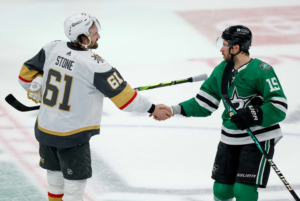 Mark Stone løftet Stanley Cup-pokalen i fjor, men i år ble det tidlig sommerferie for Vegas Golden Knights-kapteinen. Mark Stone løftet Stanley Cup-pokalen i fjor, men i år ble det tidlig sommerferie for Vegas Golden Knights-kapteinen. Foto: Brandon Wade / AP / NTB