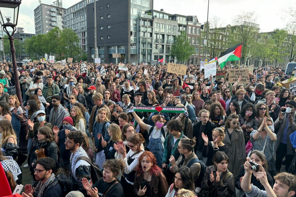 Studenter ved universitetet i Amsterdam demonstrerer i solidaritet med palestinerne på Gazastripen tirsdag. Studenter ved universitetet i Amsterdam demonstrerer i solidaritet med palestinerne på Gazastripen tirsdag.