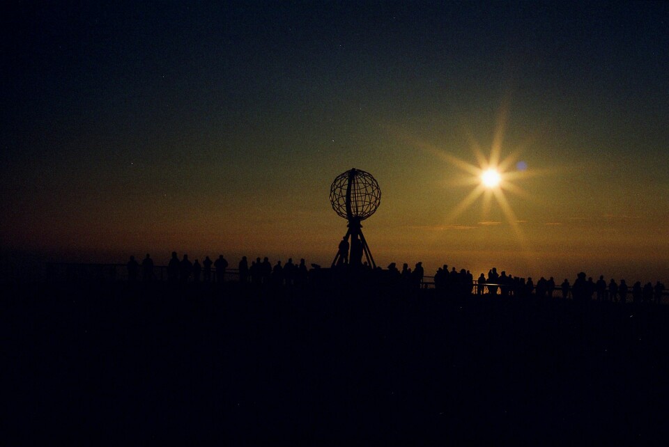 På Nordkapp er sola oppe i 1800 timer uten å gå ned fra mai til august. På Nordkapp er sola oppe i 1800 timer uten å gå ned fra mai til august. Arkivfoto: Berit Keilen / NTB
