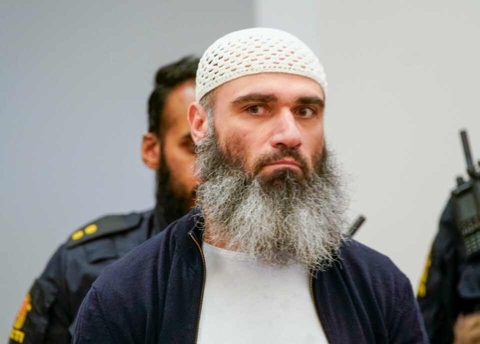 Terrorsaken mot Zaniar Matapour går mot slutten i Oslo tingrett. Han kan bli kjent skyldig i grov terror, en lovbestemmelse som kan straffes med 30 års fengsel. Bildet viser Zaniar Matapour i rettssal 250 i Oslo tinghus. Han nekter fortsatt å si noe til retten som kan kaste lys over hvorfor han begynte å skyte mot feststemte mennesker natt til 25. juni for drøyt halvannet år siden. Foto: Lise Åserud / NTB
