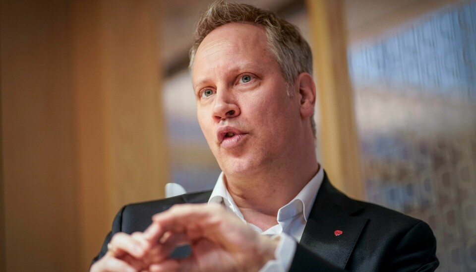 Samferdselsminister Jon-Ivar Nygård (Ap) ønsker å gjøre sidestilte russebusser ulovlig. Samferdselsminister Jon-Ivar Nygård (Ap) ønsker å gjøre sidestilte russebusser ulovlig. Foto: Heiko Junge / NTB