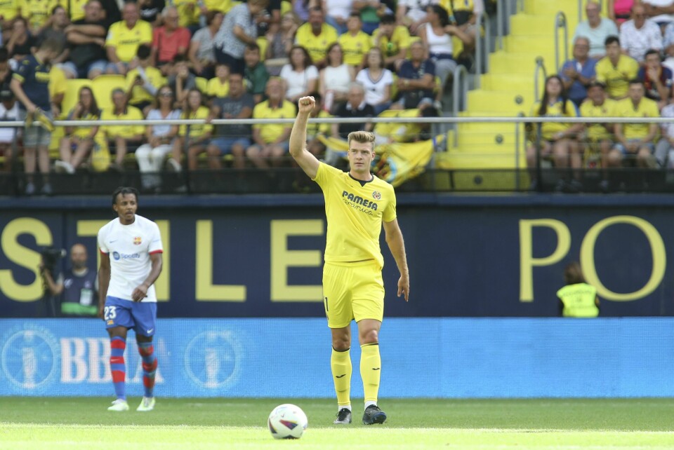 Villarreal-spiller Alexander Sørloth (28) er blant de nominerte når årets spiller i den spanske toppdivisjonen i fotball skal kåres. Alexander Sørloth herjer for Villarreal om dagen. Foto: Alberto Saiz / AP / NTB