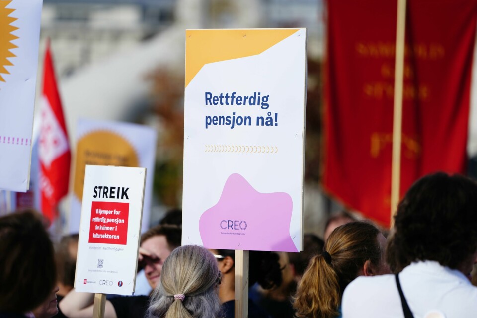 Fagforbundet, NTL og Creo marsjerte med korps i Oslos gater i 2021, for livslang, kollektiv og kjønnsnøytral pensjon. Bildet viser en marsj for pensjonsordning i forbindelse med en streik om pensjon. Foto: Håkon Mosvold Larsen / NTB