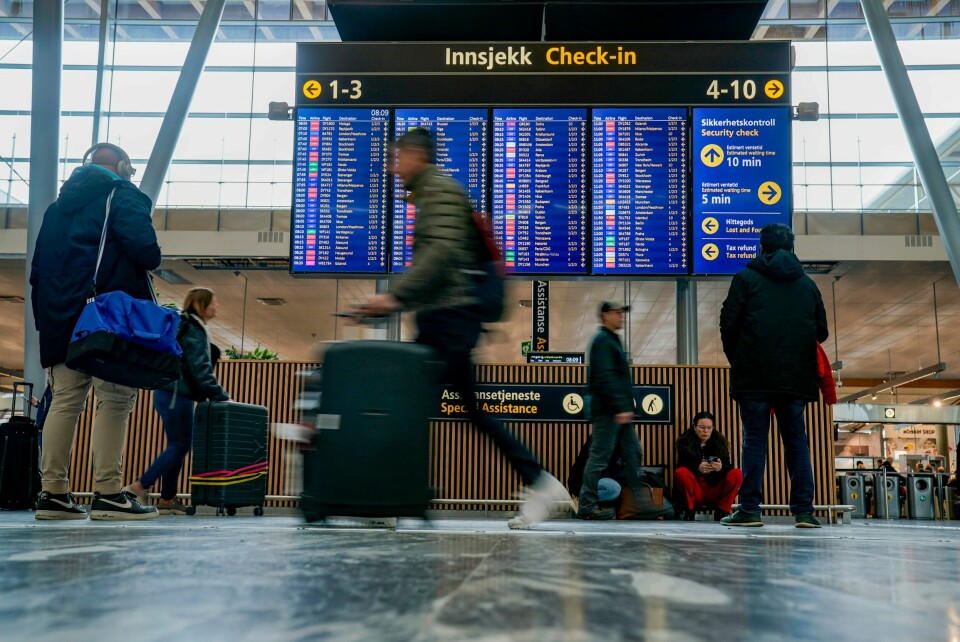 I en undersøkelse svarer klimaforskere fra hele verden at å kutte ned på flyreiser er det nest mest effektive klimatiltaket folk kan gjøre. I en undersøkelse svarer klimaforskere fra hele verden at å kutte ned på flyreiser er det nest mest effektive klimatiltaket folk kan gjøre.