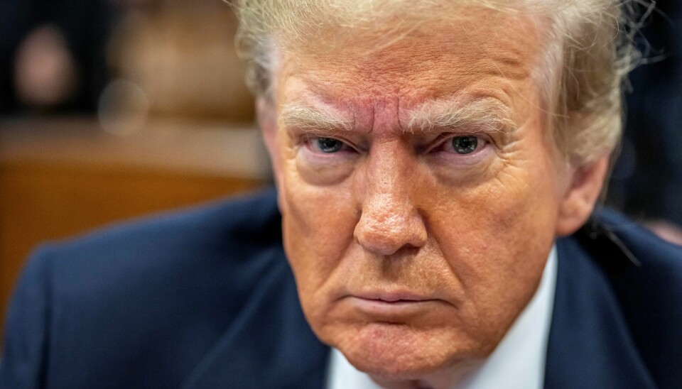 Tidligere president Donald Trump får tilsynelatende juling i rettssalen i New York der han skal tilbringe tilsammen sju uker. Men velgerne vender ham ikke ryggen. .