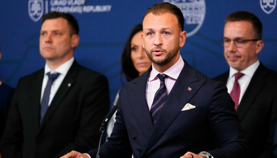 Slovakias innenriksminister Matus Sutaj Estok informerte på en pressekonferanse i Bratislava torsdag om etterforskningen av drapsforsøket på statsminister Robert Fico. Slovakias innenriksminister Matus Sutaj Estok informerte på en pressekonferanse i Bratislava torsdag om etterforskningen av drapsforsøket på statsminister Robert Fico. Foto: Petr David Josek / AP / NTB