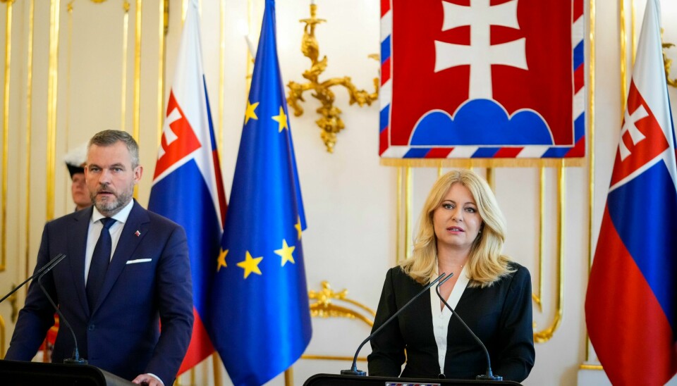 Slovakias påtroppende president Peter Pellegrini og avtroppende president Zuzana Caputova holdt en felles pressekonferanse torsdag, dagen etter attentatet på landets statsminister. Pellegrini ber om at EU-valgkampen i Slovakia innstilles. Slovakias påtroppende president Peter Pellegrini og avtroppende president Zuzana Caputova holdt en felles pressekonferanse torsdag, dagen etter attentatet på landets statsminister. Pellegrini ber om at EU-valgkampen i Slovakia innstilles. Foto: Petr David Josek / AP / NTB