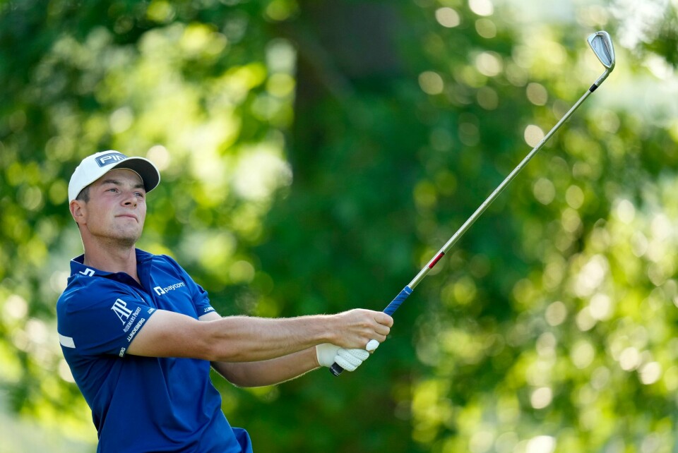 Viktor Hovland ser ballen fly under første runde av PGA Championship. Foto: Jeff Roberson / AP / NTB Viktor Hovland ser ballen fly under første runde av PGA Championship. Foto: Jeff Roberson / AP / NTB
